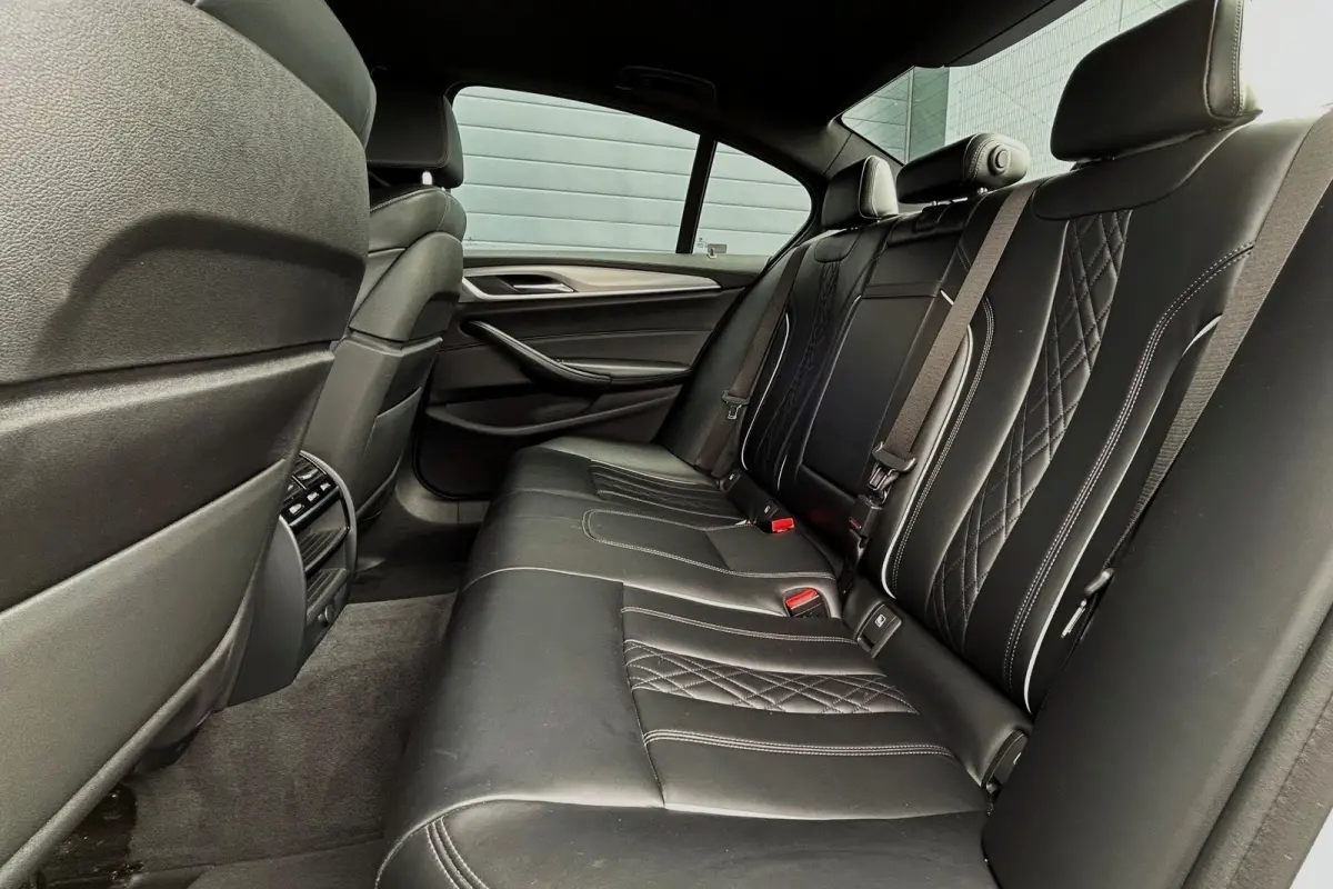 530i High Executive Luxury Line NAPPA LEER 18" NL-auto!