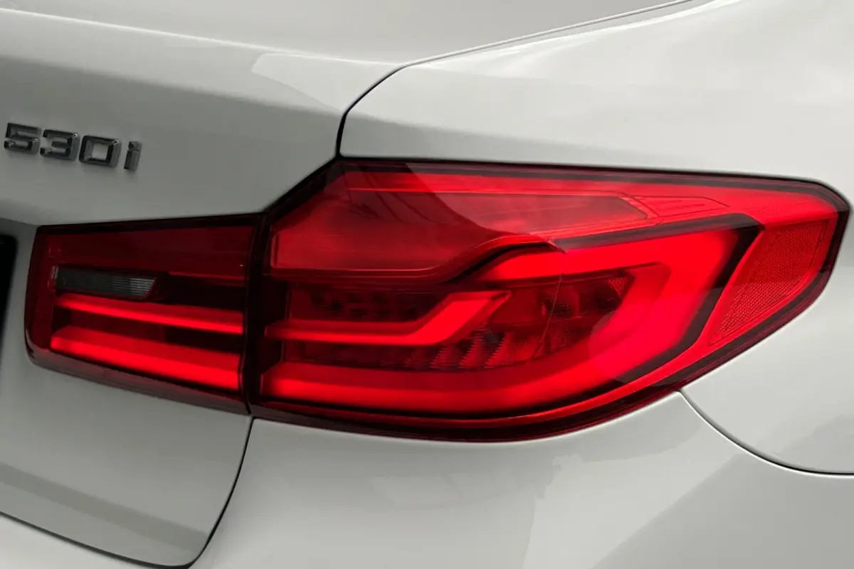 530i High Executive Luxury Line NAPPA LEER 18" NL-auto!