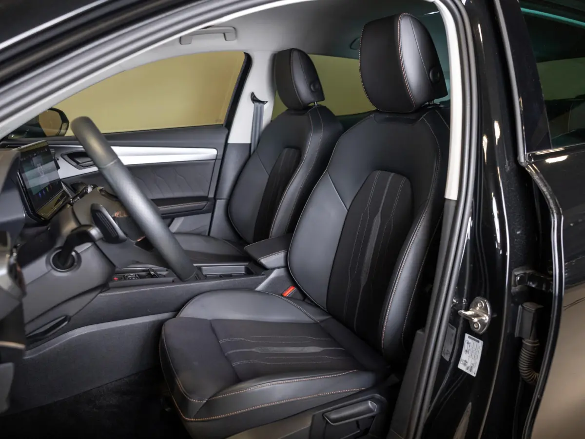 1.5 TSI Business Edition / 150pk / Achteruitrij camera / Stoel en stuur verwarming /