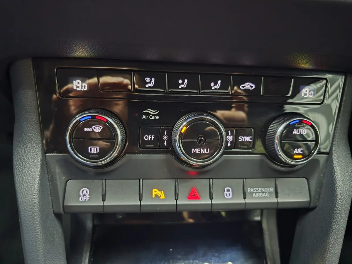1.0 TSI Ambition Business Navi Carplay trekhaak 17"LM