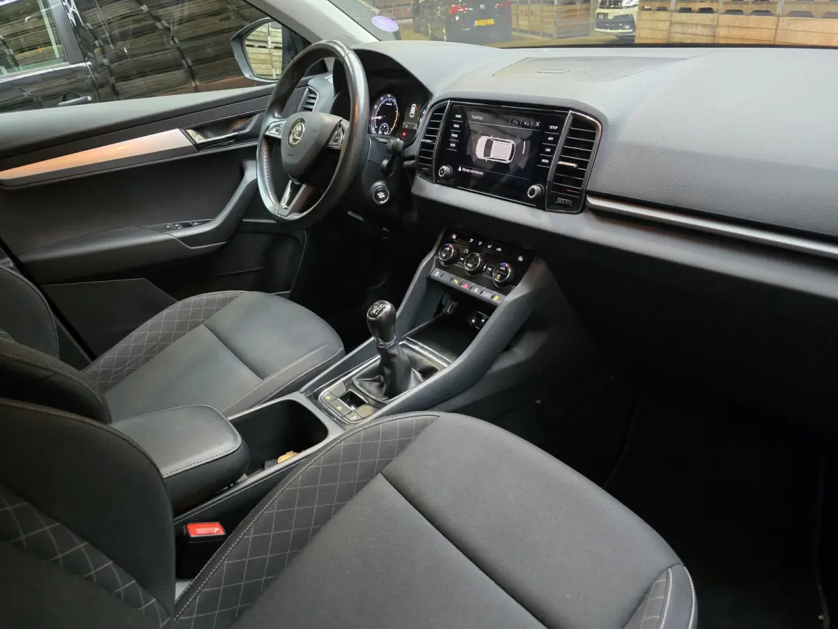 1.0 TSI Ambition Business Navi Carplay trekhaak 17"LM