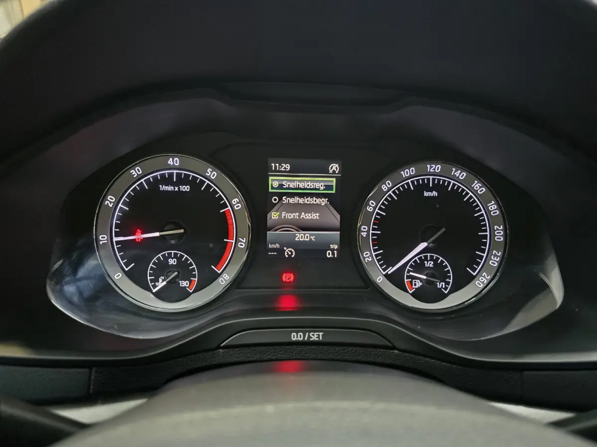1.0 TSI Ambition Business Navi Carplay trekhaak 17"LM