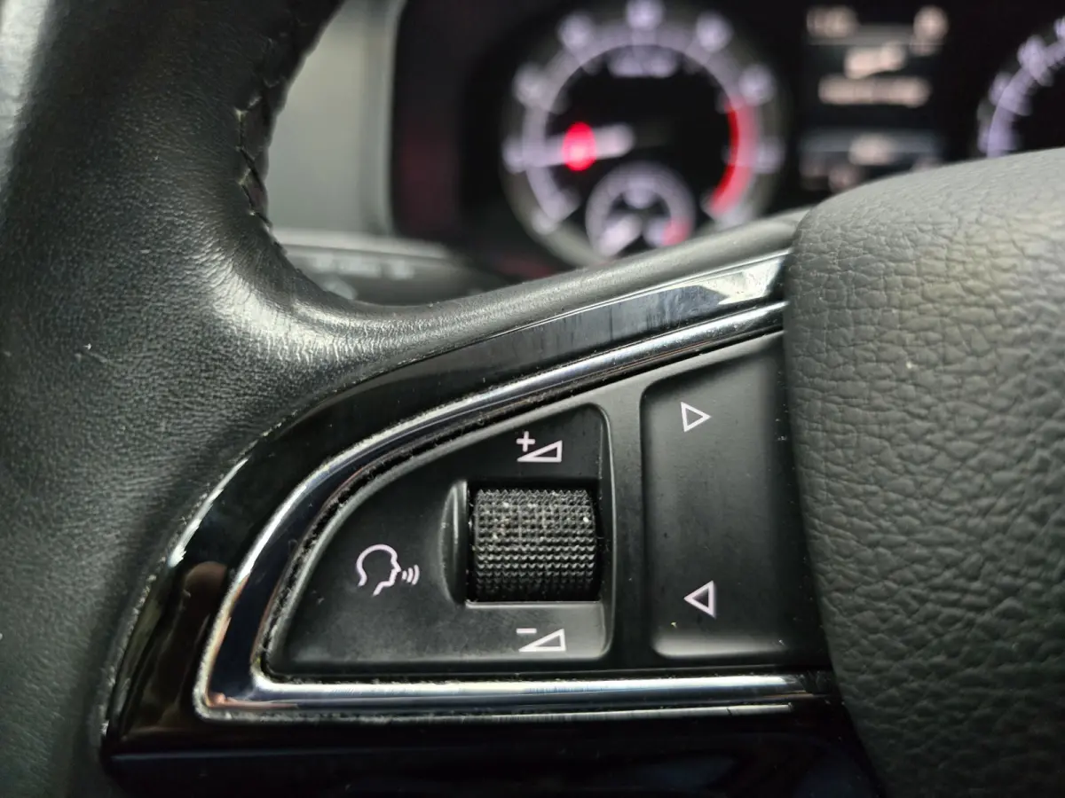 1.0 TSI Ambition Business Navi Carplay trekhaak 17"LM