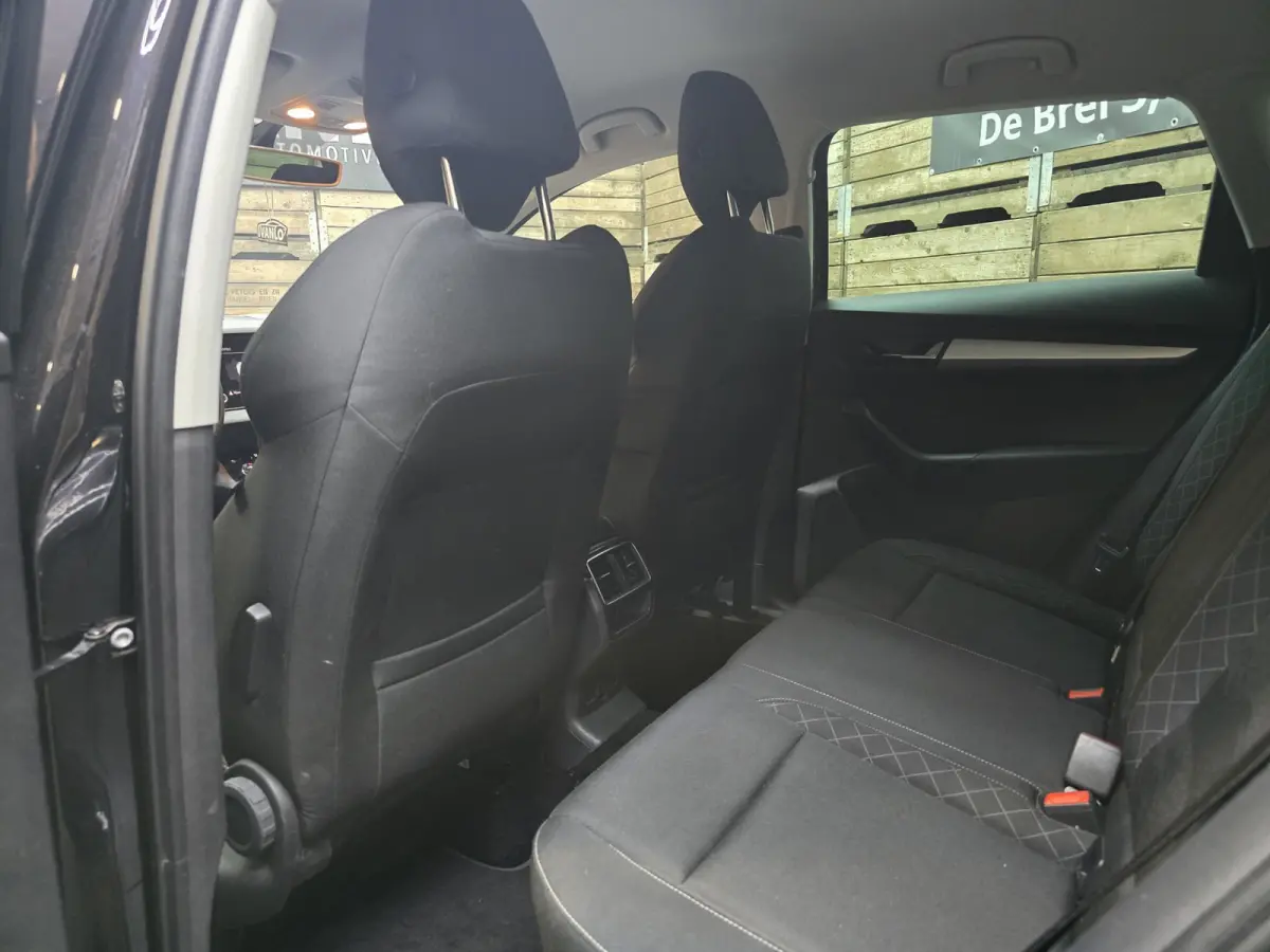 1.0 TSI Ambition Business Navi Carplay trekhaak 17"LM