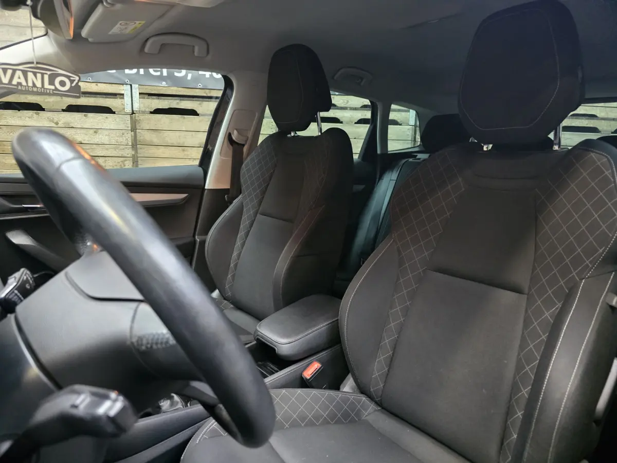 1.0 TSI Ambition Business Navi Carplay trekhaak 17"LM