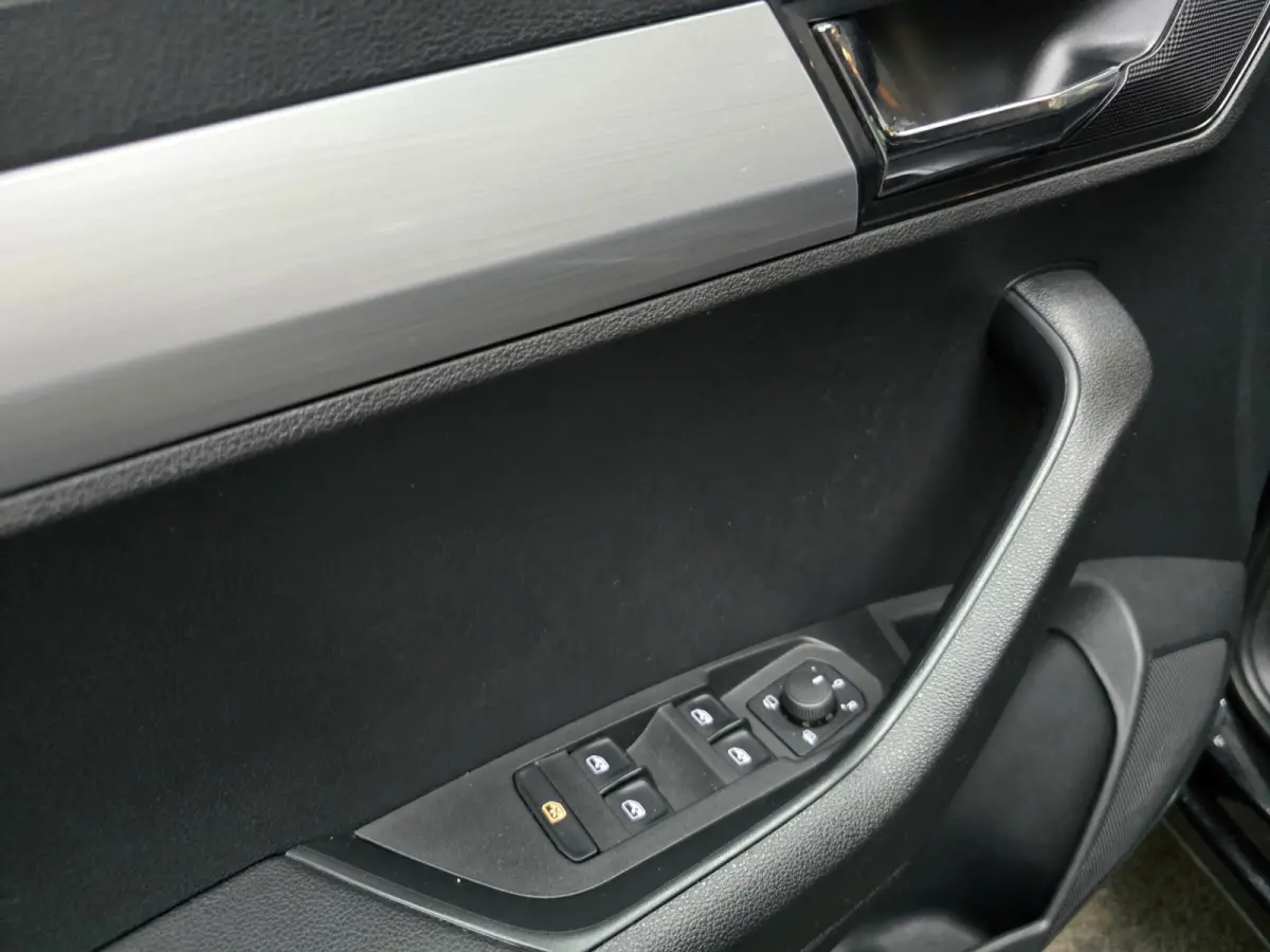 1.0 TSI Ambition Business Navi Carplay trekhaak 17"LM