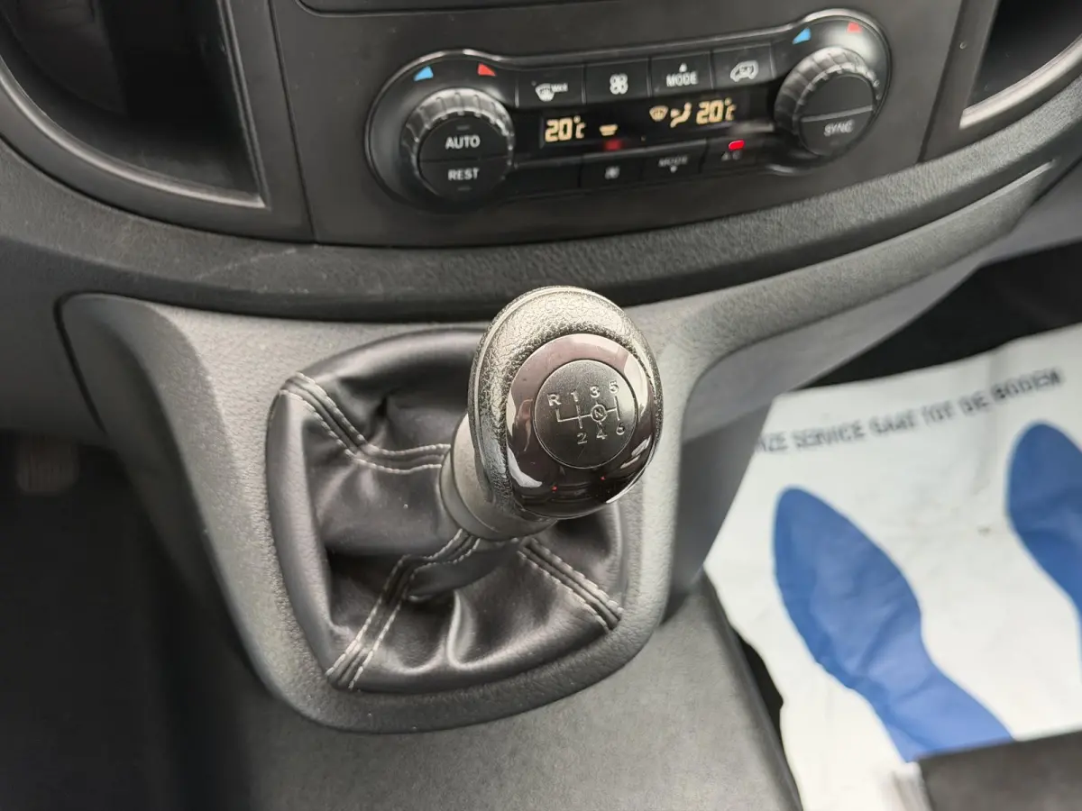 111 CDI Lang*NAVI*CAM*ECC*CRUISE*TEL*PDC*SIDEBARS*