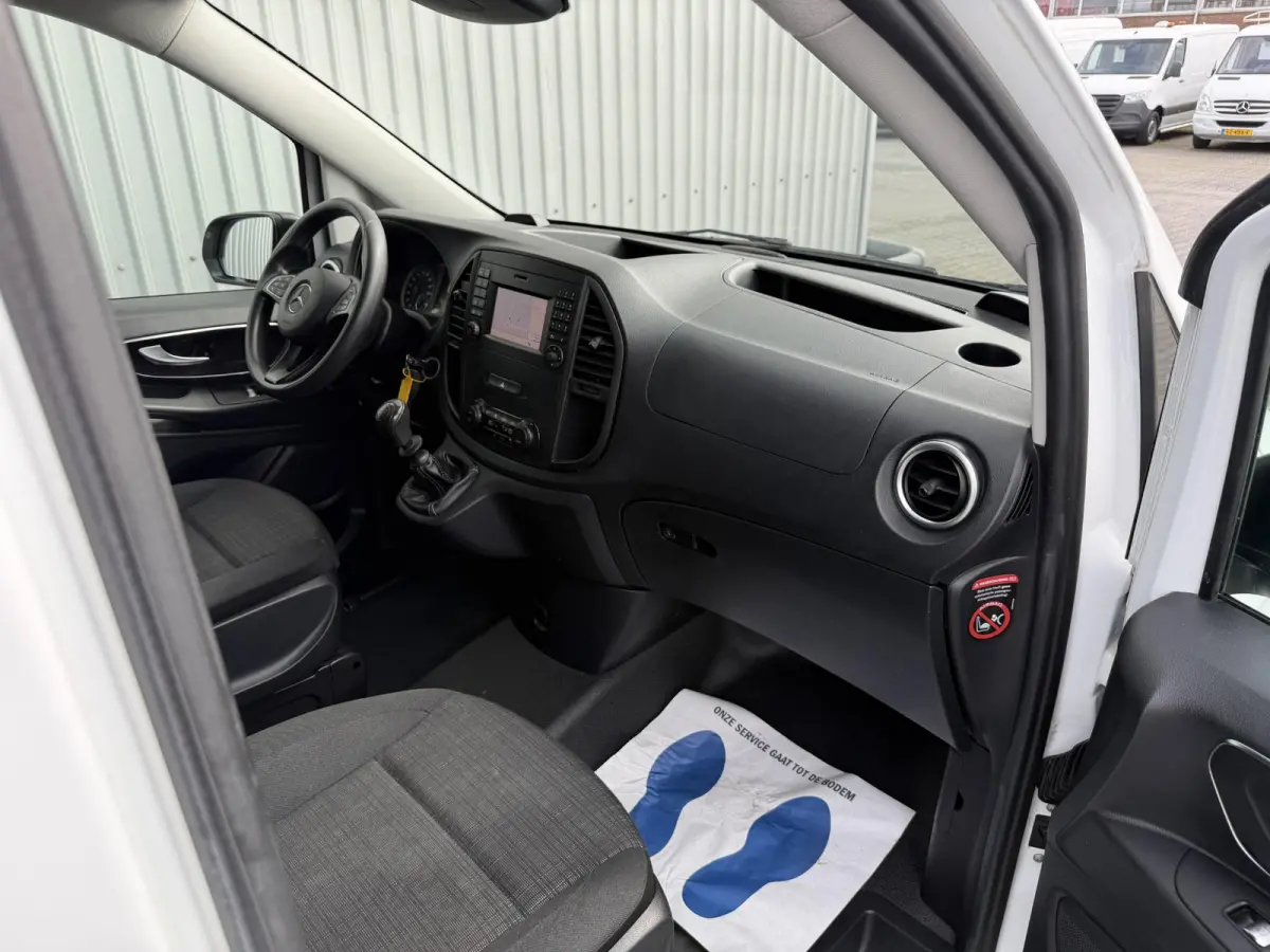 111 CDI Lang*NAVI*CAM*ECC*CRUISE*TEL*PDC*SIDEBARS*