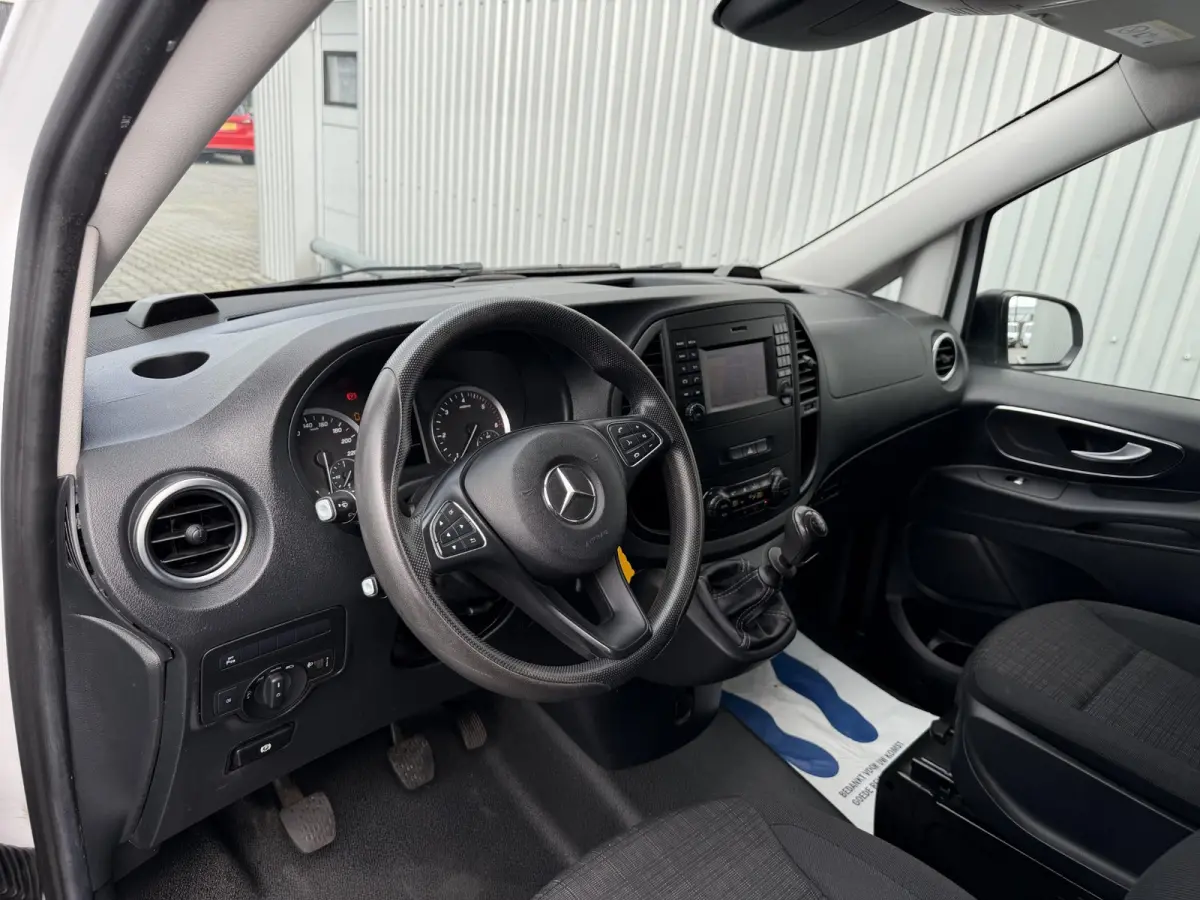 111 CDI Lang*NAVI*CAM*ECC*CRUISE*TEL*PDC*SIDEBARS*
