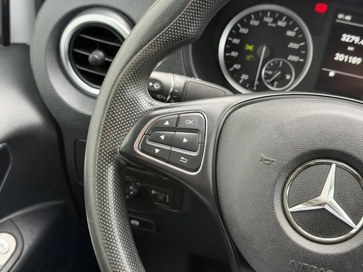 111 CDI Lang*NAVI*CAM*ECC*CRUISE*TEL*PDC*SIDEBARS*
