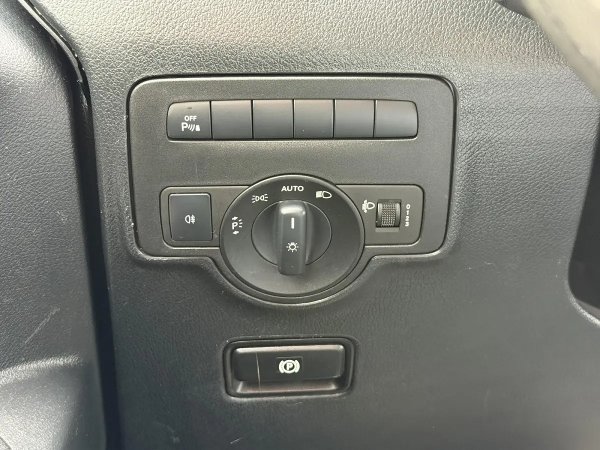 111 CDI Lang*NAVI*CAM*ECC*CRUISE*TEL*PDC*SIDEBARS*