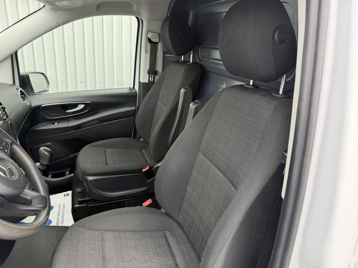 111 CDI Lang*NAVI*CAM*ECC*CRUISE*TEL*PDC*SIDEBARS*