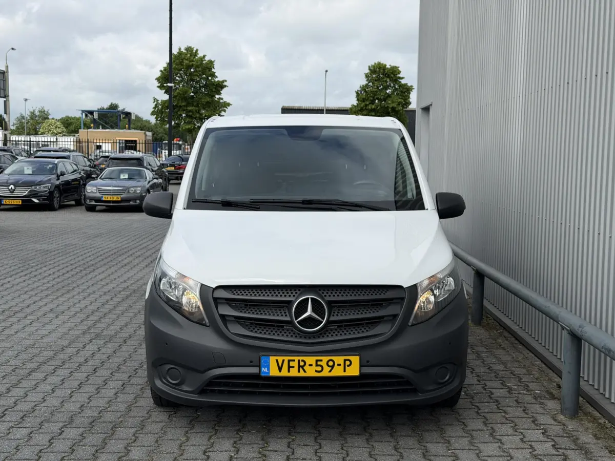 111 CDI Lang*NAVI*CAM*ECC*CRUISE*TEL*PDC*SIDEBARS*