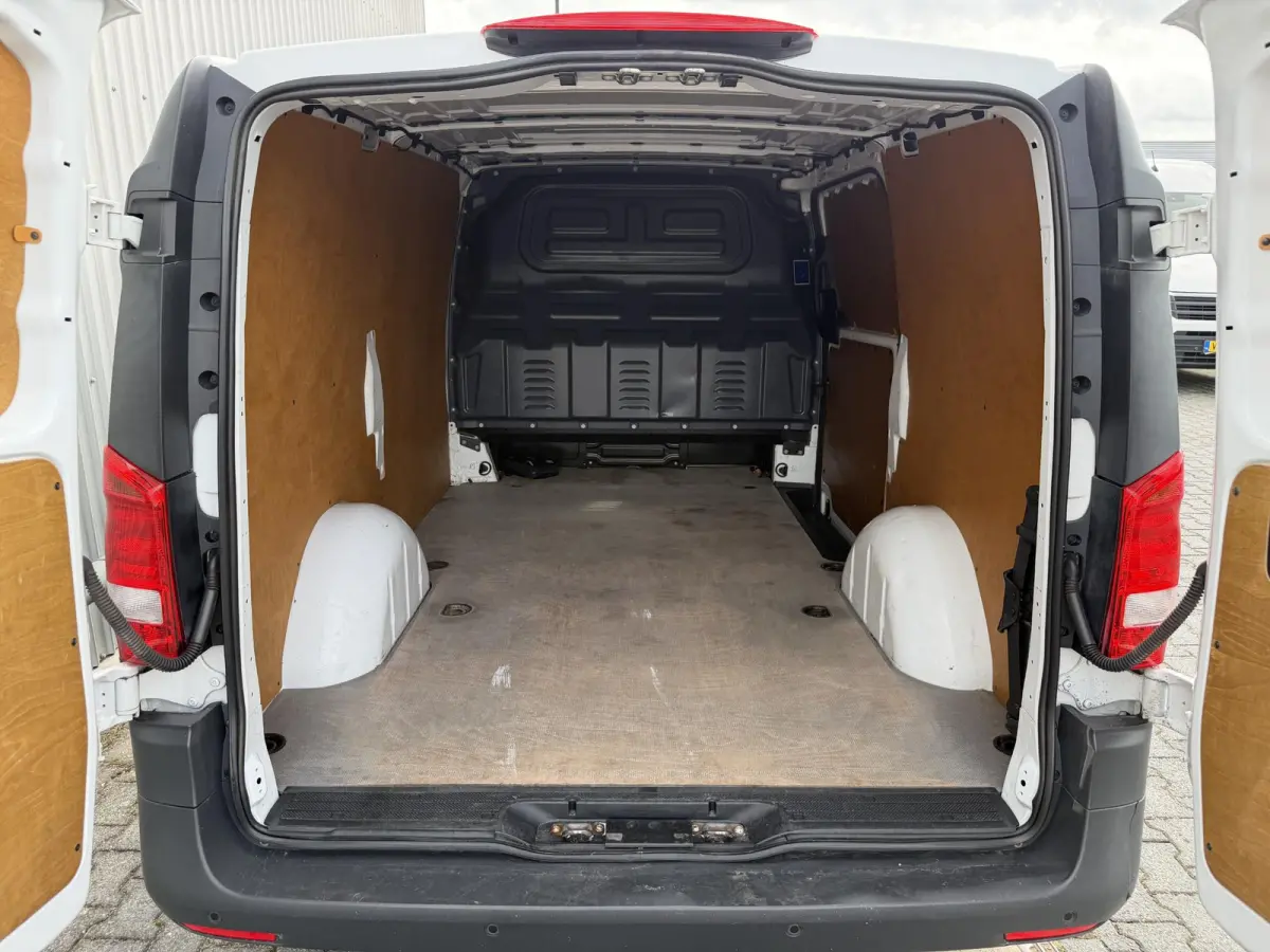 111 CDI Lang*NAVI*CAM*ECC*CRUISE*TEL*PDC*SIDEBARS*