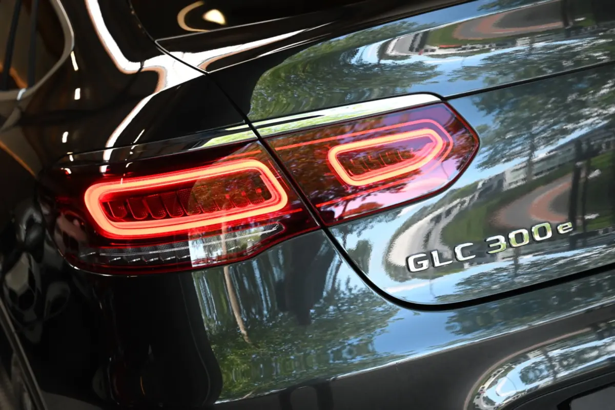 300e 4MATIC - Distronic+ - 360 Camera - Memory - El. Trekhaak - Keyless Entry - Leer -