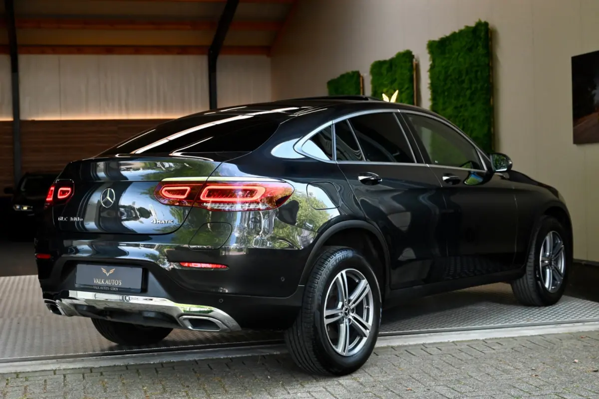 300e 4MATIC - Distronic+ - 360 Camera - Memory - El. Trekhaak - Keyless Entry - Leer -