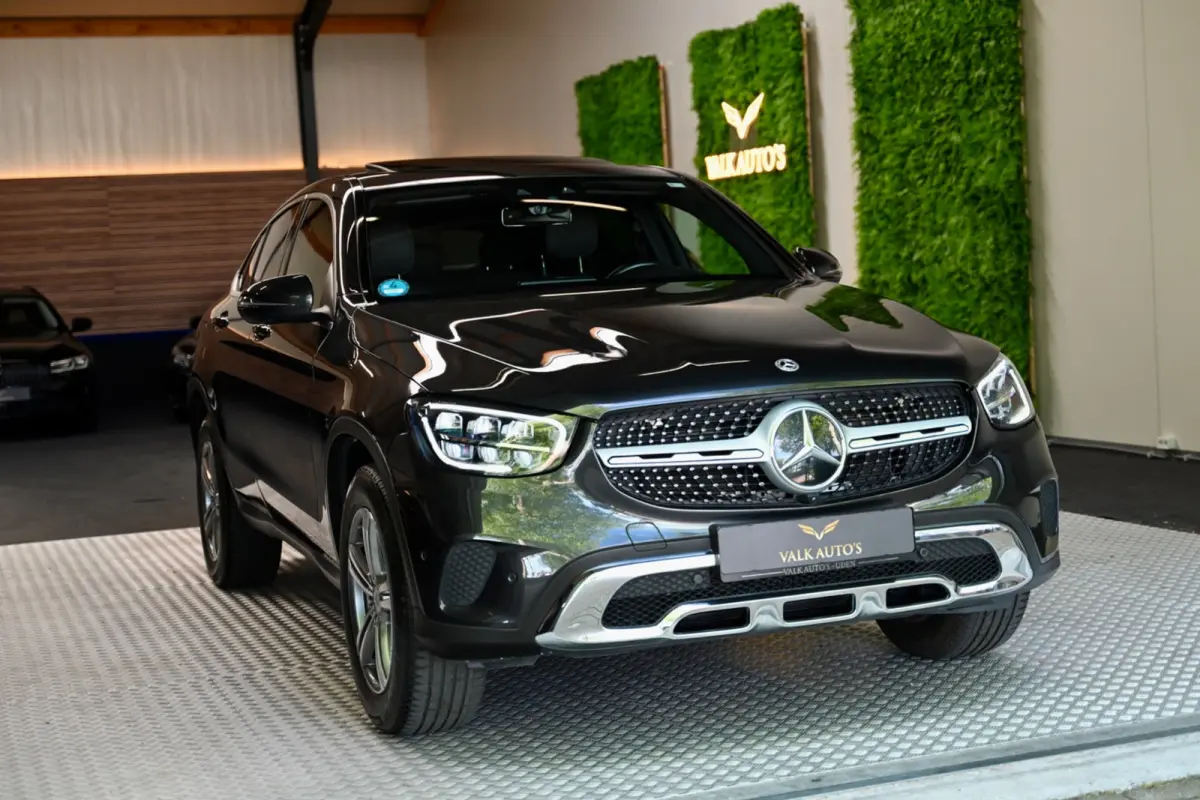 300e 4MATIC - Distronic+ - 360 Camera - Memory - El. Trekhaak - Keyless Entry - Leer -