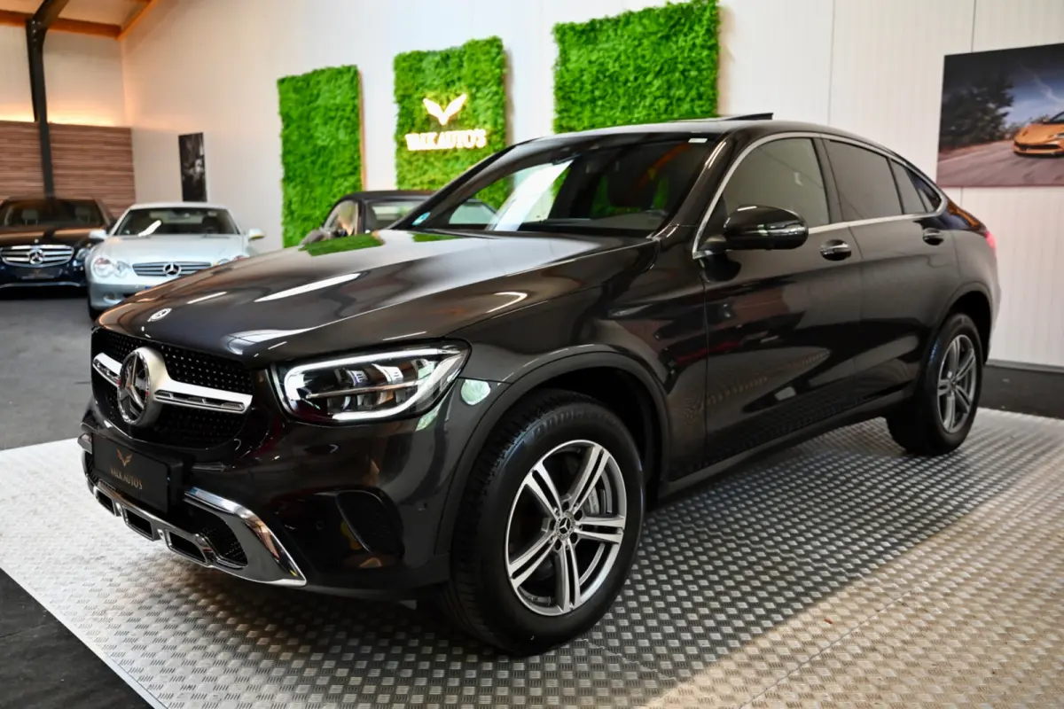 300e 4MATIC - Distronic+ - 360 Camera - Memory - El. Trekhaak - Keyless Entry - Leer -