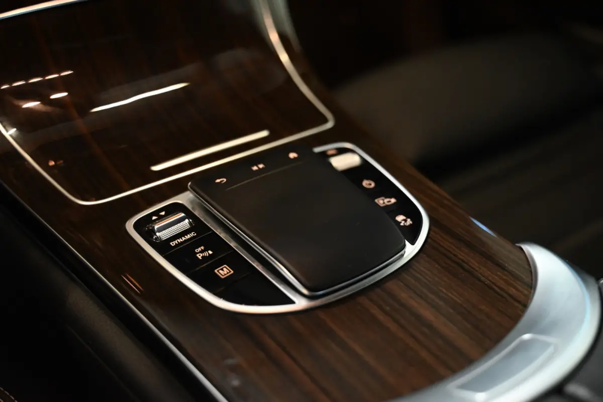 300e 4MATIC - Distronic+ - 360 Camera - Memory - El. Trekhaak - Keyless Entry - Leer -