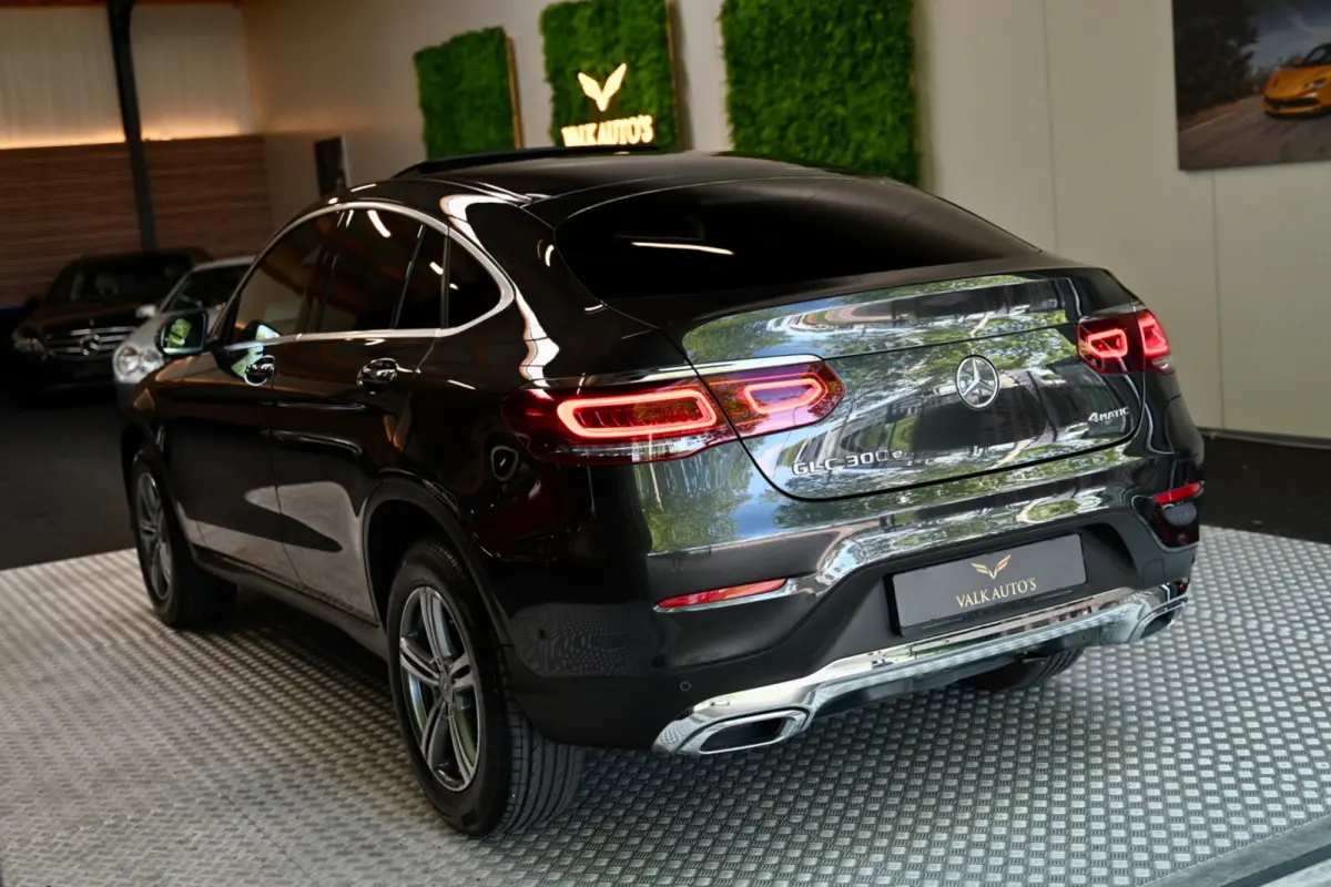 300e 4MATIC - Distronic+ - 360 Camera - Memory - El. Trekhaak - Keyless Entry - Leer -