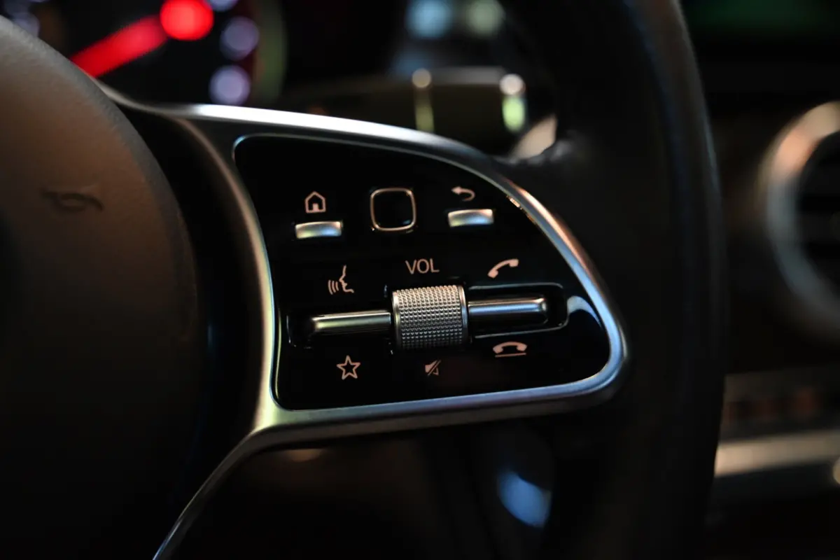 300e 4MATIC - Distronic+ - 360 Camera - Memory - El. Trekhaak - Keyless Entry - Leer -