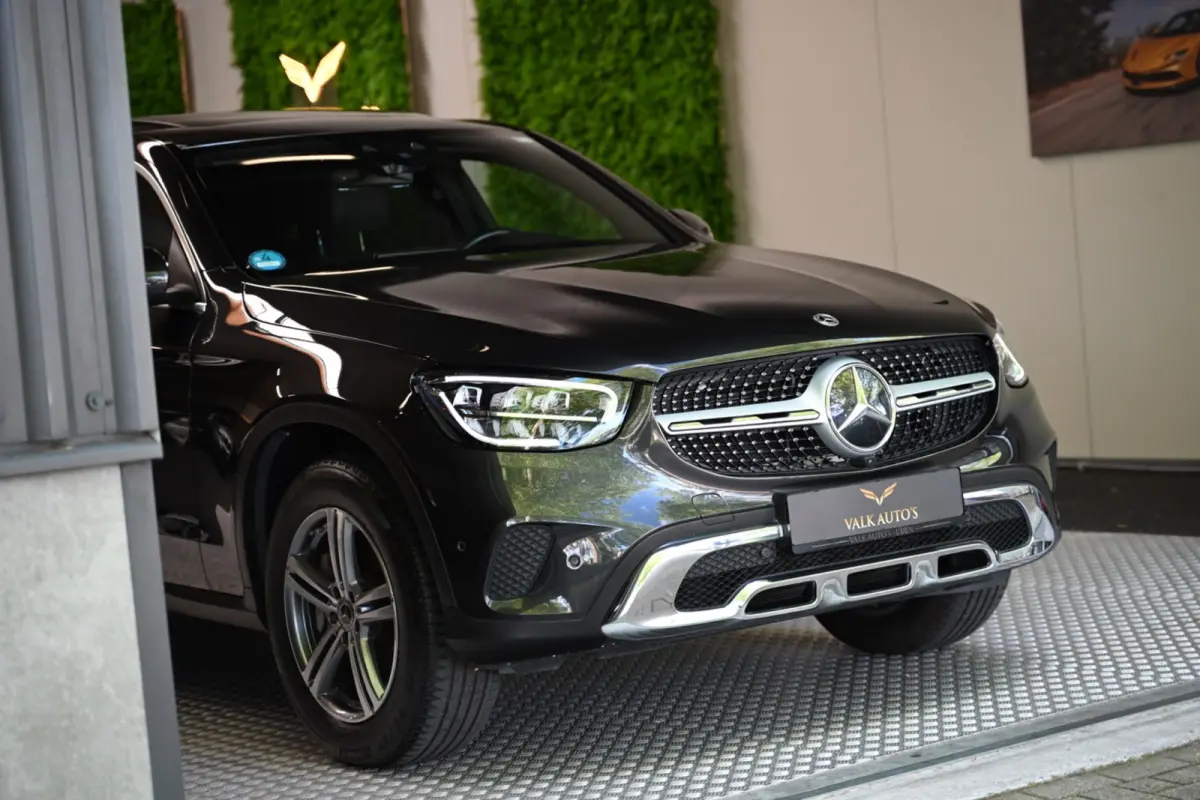 300e 4MATIC - Distronic+ - 360 Camera - Memory - El. Trekhaak - Keyless Entry - Leer -