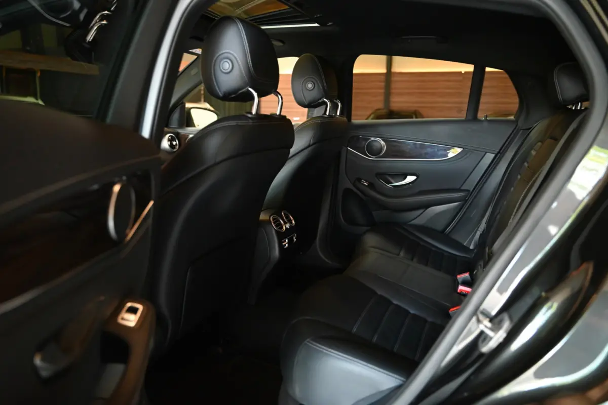 300e 4MATIC - Distronic+ - 360 Camera - Memory - El. Trekhaak - Keyless Entry - Leer -
