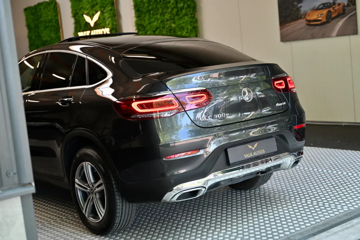 300e 4MATIC - Distronic+ - 360 Camera - Memory - El. Trekhaak - Keyless Entry - Leer -