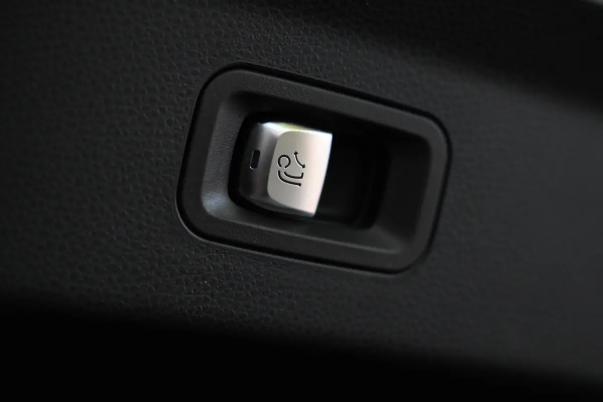 300e 4MATIC - Distronic+ - 360 Camera - Memory - El. Trekhaak - Keyless Entry - Leer -