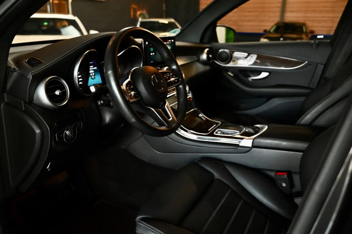 300e 4MATIC - Distronic+ - 360 Camera - Memory - El. Trekhaak - Keyless Entry - Leer -