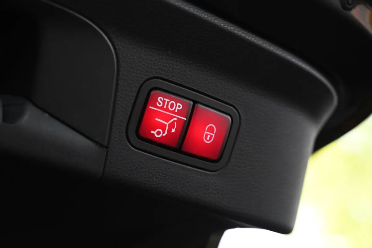 300e 4MATIC - Distronic+ - 360 Camera - Memory - El. Trekhaak - Keyless Entry - Leer -