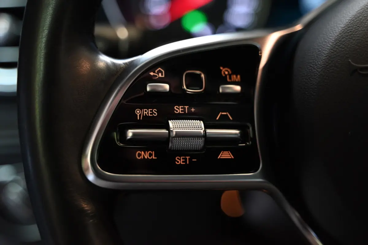 300e 4MATIC - Distronic+ - 360 Camera - Memory - El. Trekhaak - Keyless Entry - Leer -