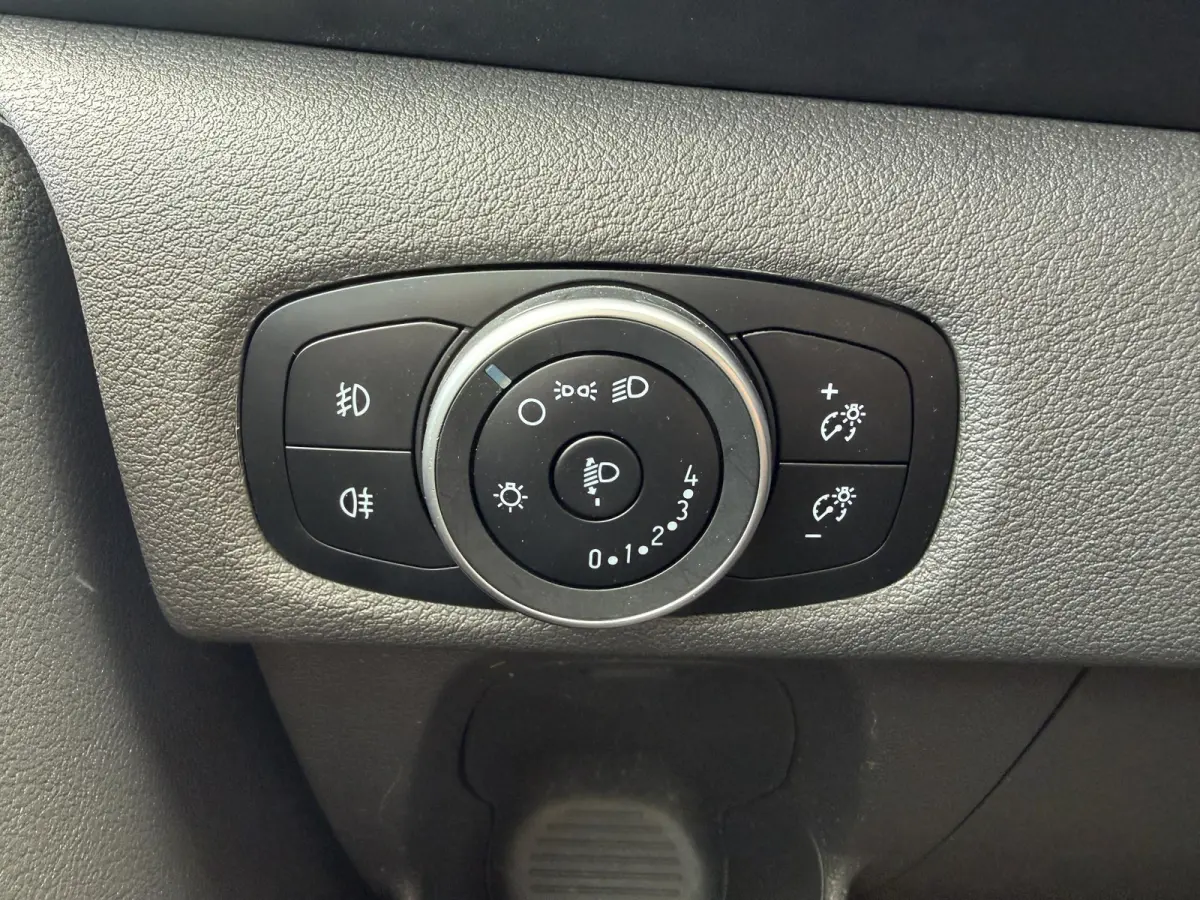 300 2.0 TDCI L2H1*MHEV*3-PERS.*A/C*HAAK*CRUISE*PDC
