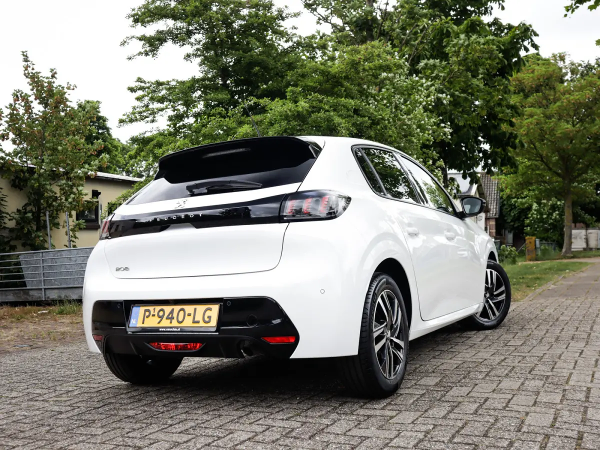 1.2 PureTech 100 Allure 1e-Eig. & Dealer-Onderh. BOVAG-Garantie. NL-Auto.