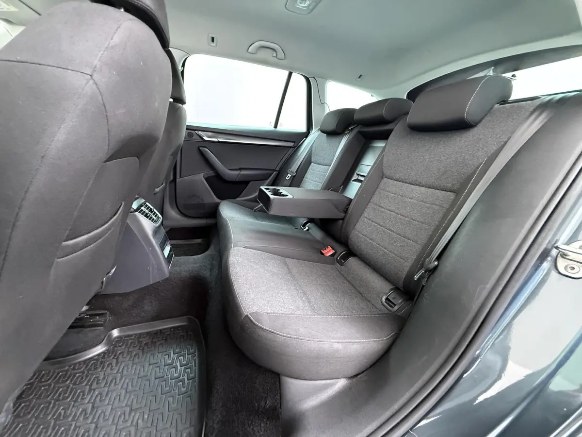 2.0 TDI Greentech Style Business TAXI