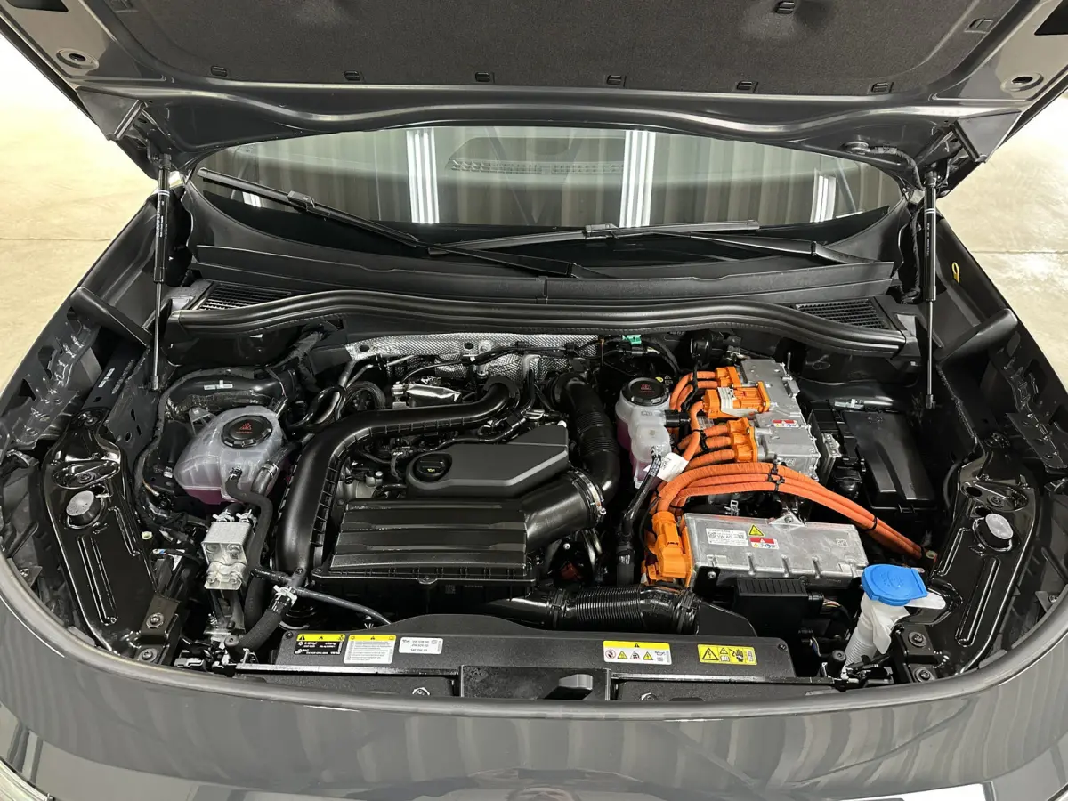 1.5 eHybrid R-Line | Trekhaak-pakket | Navigatie-pakket | Stoel- & stuurverwarming