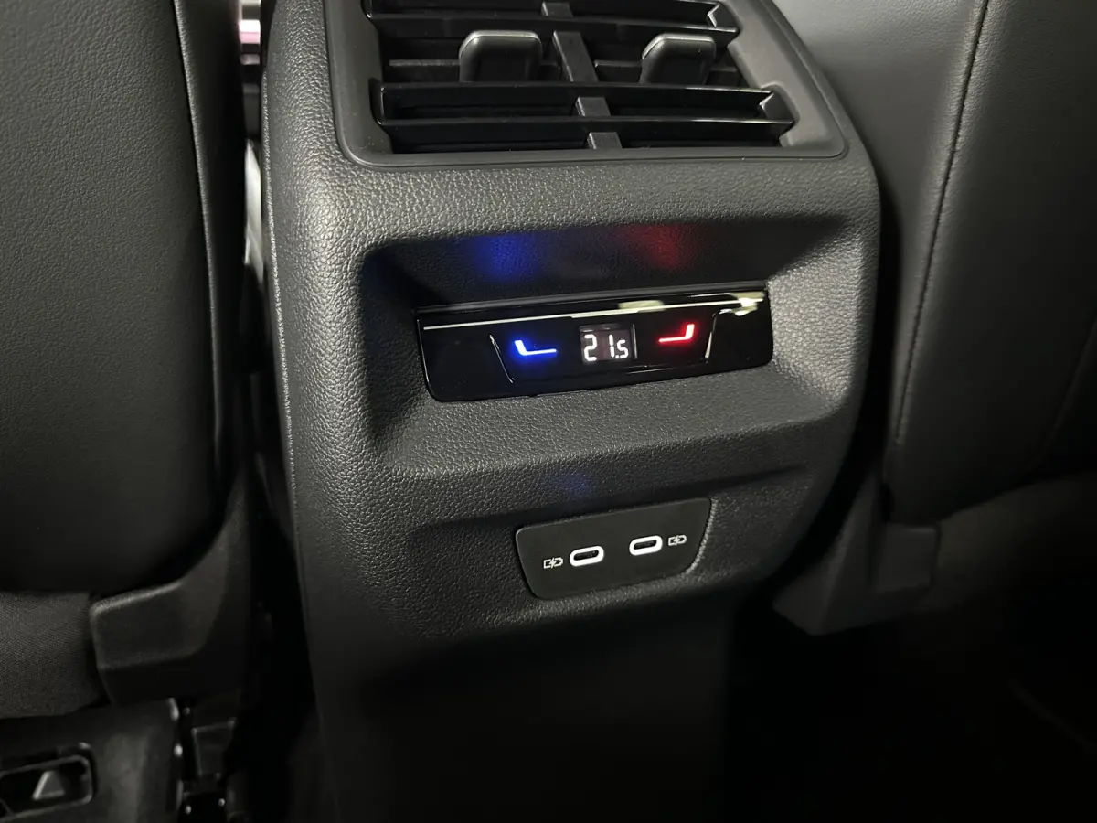 1.5 eHybrid R-Line | Trekhaak-pakket | Navigatie-pakket | Stoel- & stuurverwarming
