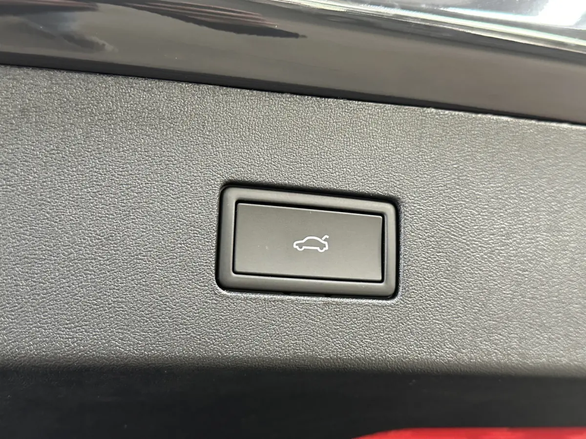 1.5 eHybrid R-Line | Trekhaak-pakket | Navigatie-pakket | Stoel- & stuurverwarming