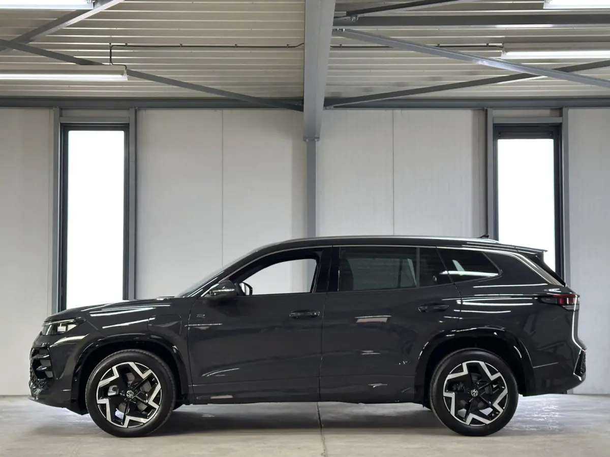 1.5 eHybrid R-Line | Trekhaak-pakket | Navigatie-pakket | Stoel- & stuurverwarming