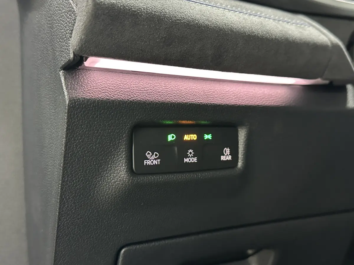 1.5 eHybrid R-Line | Trekhaak-pakket | Navigatie-pakket | Stoel- & stuurverwarming