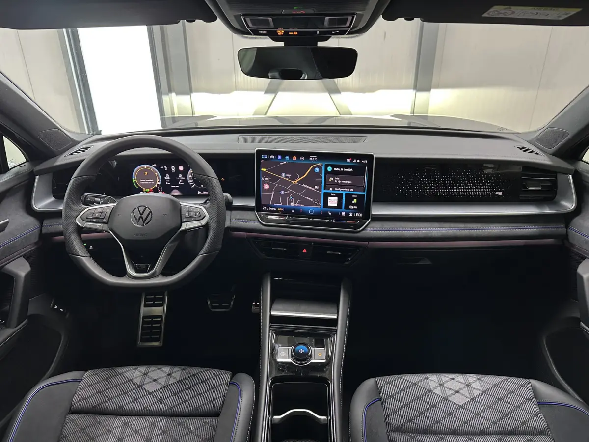1.5 eHybrid R-Line | Trekhaak-pakket | Navigatie-pakket | Stoel- & stuurverwarming
