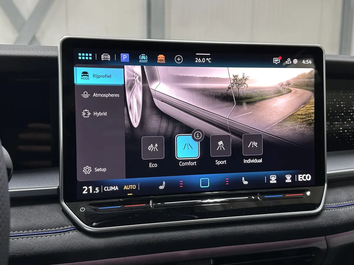 1.5 eHybrid R-Line | Trekhaak-pakket | Navigatie-pakket | Stoel- & stuurverwarming