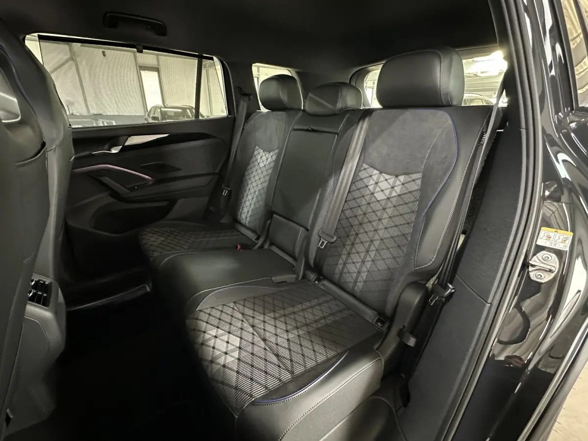 1.5 eHybrid R-Line | Trekhaak-pakket | Navigatie-pakket | Stoel- & stuurverwarming
