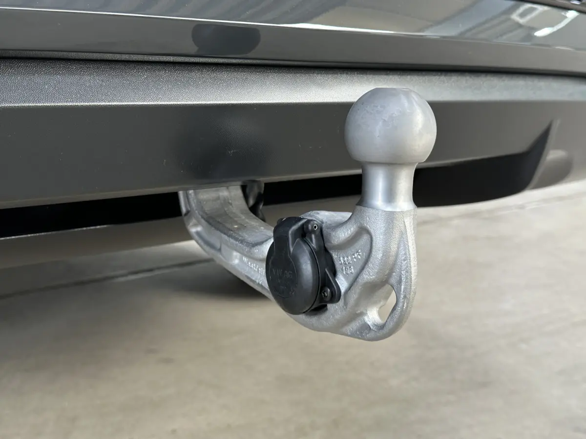 1.5 eHybrid R-Line | Trekhaak-pakket | Navigatie-pakket | Stoel- & stuurverwarming