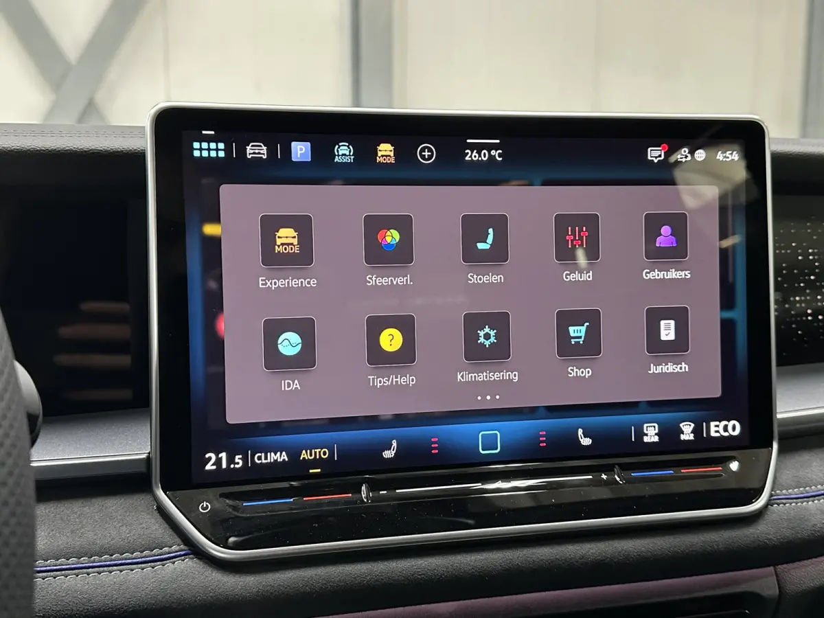 1.5 eHybrid R-Line | Trekhaak-pakket | Navigatie-pakket | Stoel- & stuurverwarming