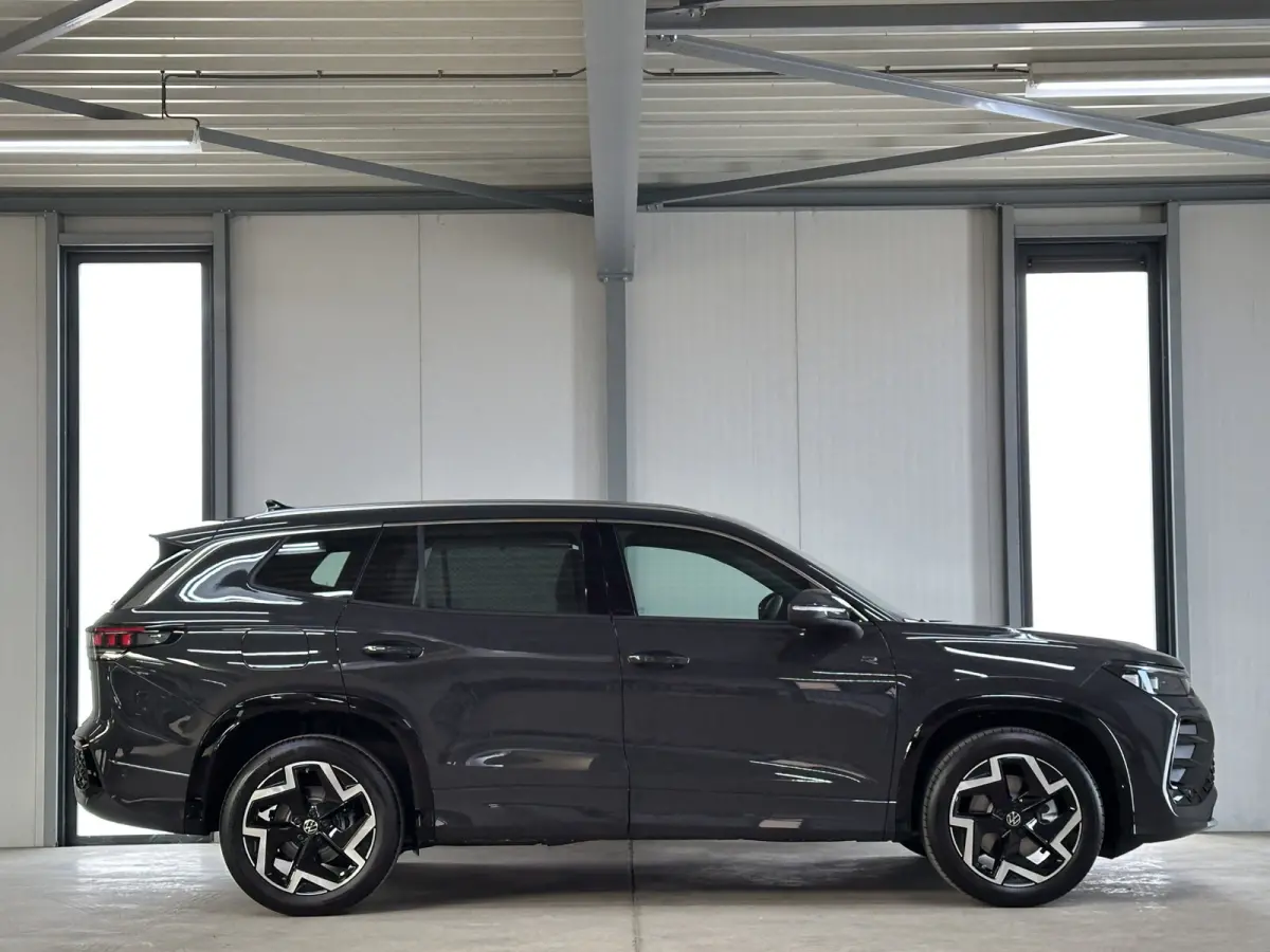 1.5 eHybrid R-Line | Trekhaak-pakket | Navigatie-pakket | Stoel- & stuurverwarming