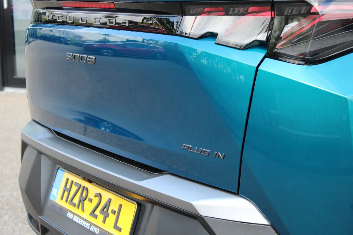 1.6 plug-in Hybrid 195pk GT | Automaat | Navigatie | Camera | Panorama/schuifdak | Luxe stoelen | Massage | 3.750km |