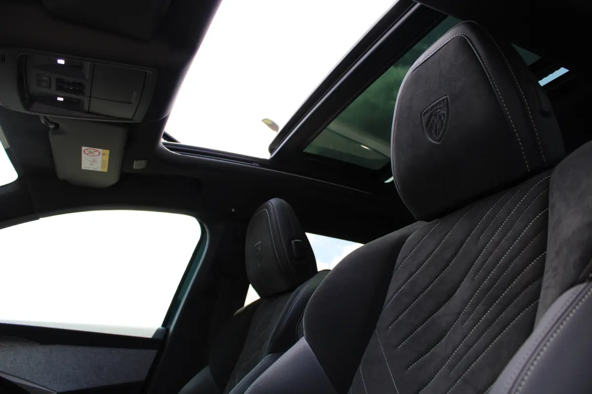 1.6 plug-in Hybrid 195pk GT | Automaat | Navigatie | Camera | Panorama/schuifdak | Luxe stoelen | Massage | 3.750km |