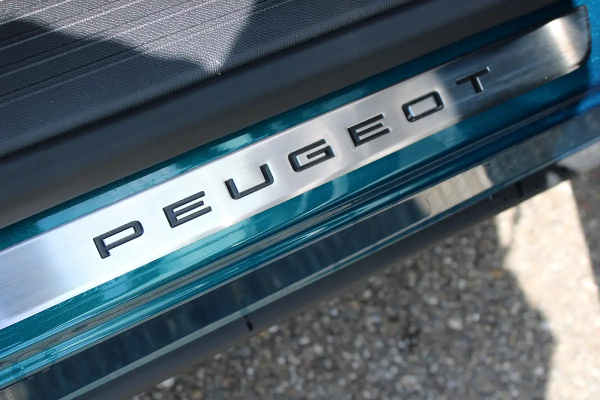 1.6 plug-in Hybrid 195pk GT | Automaat | Navigatie | Camera | Panorama/schuifdak | Luxe stoelen | Massage | 3.750km |