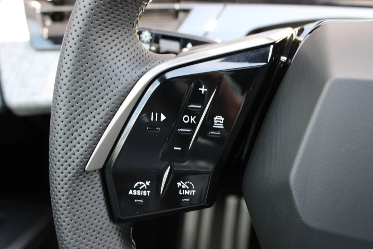 1.6 plug-in Hybrid 195pk GT | Automaat | Navigatie | Camera | Panorama/schuifdak | Luxe stoelen | Massage | 3.750km |